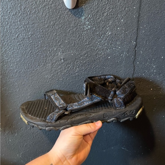 Teva Black Outdoor Sandals with Adjustable Straps and Textured Sole Size 12 - Picture 6 of 7